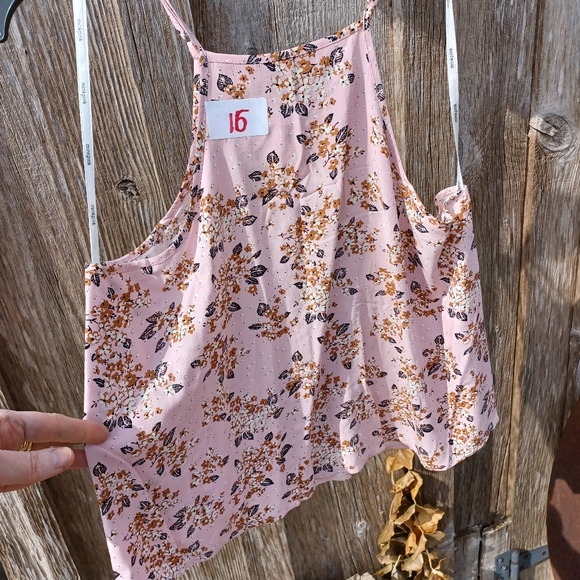 2 Summer tops by MinkPink and Garage - Picture 7 of 11